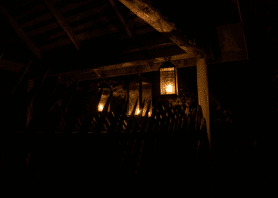 savusaunan terassi pimeällä